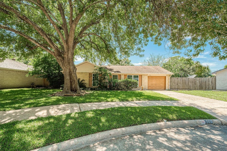 Property photo for 1006 Melford Avenue, Pearland, TX