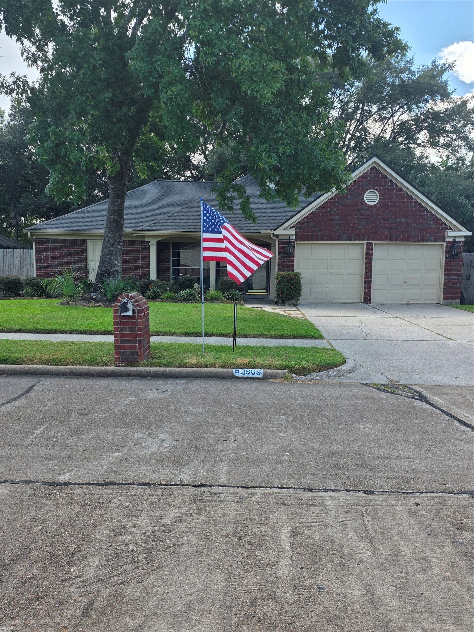 3909 Regency Drive, Deer Park, TX 77536 Welcome Home to 3909 Regency Dr