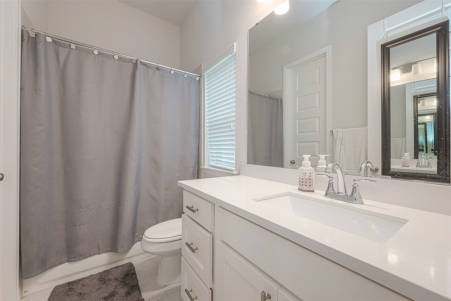 29042 Hauter Way, Fulshear, TX 77441 Full secondary bathroom