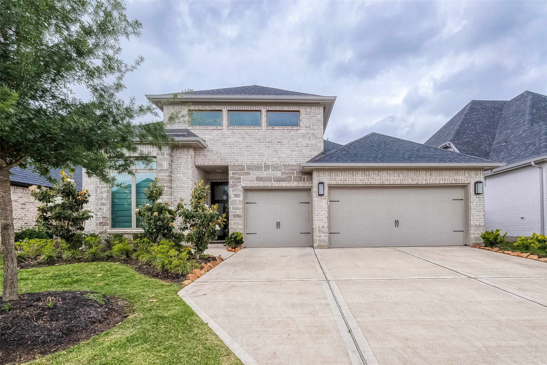 29042 Hauter Way, Fulshear, TX 77441 Beautiful Perry Homes exterior with 3-car garage