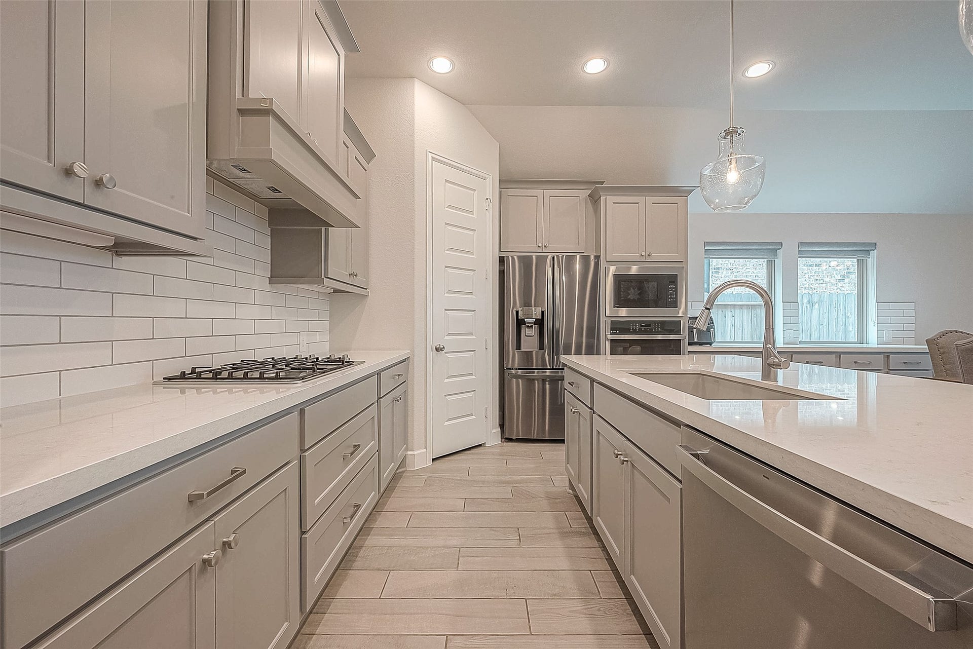 29042 Hauter Way, Fulshear, TX 77441 Well-appointed kitchen with extensive cabinetry and workspace