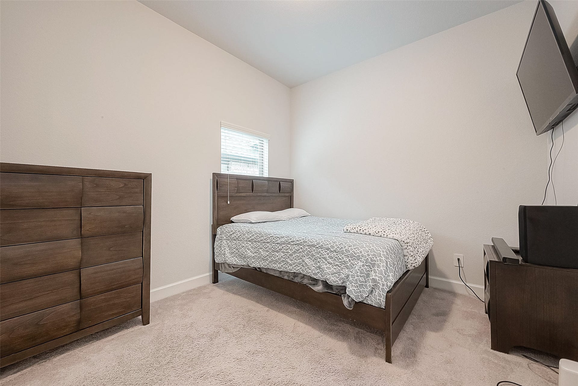 29042 Hauter Way, Fulshear, TX 77441 Comfortable secondary bedroom
