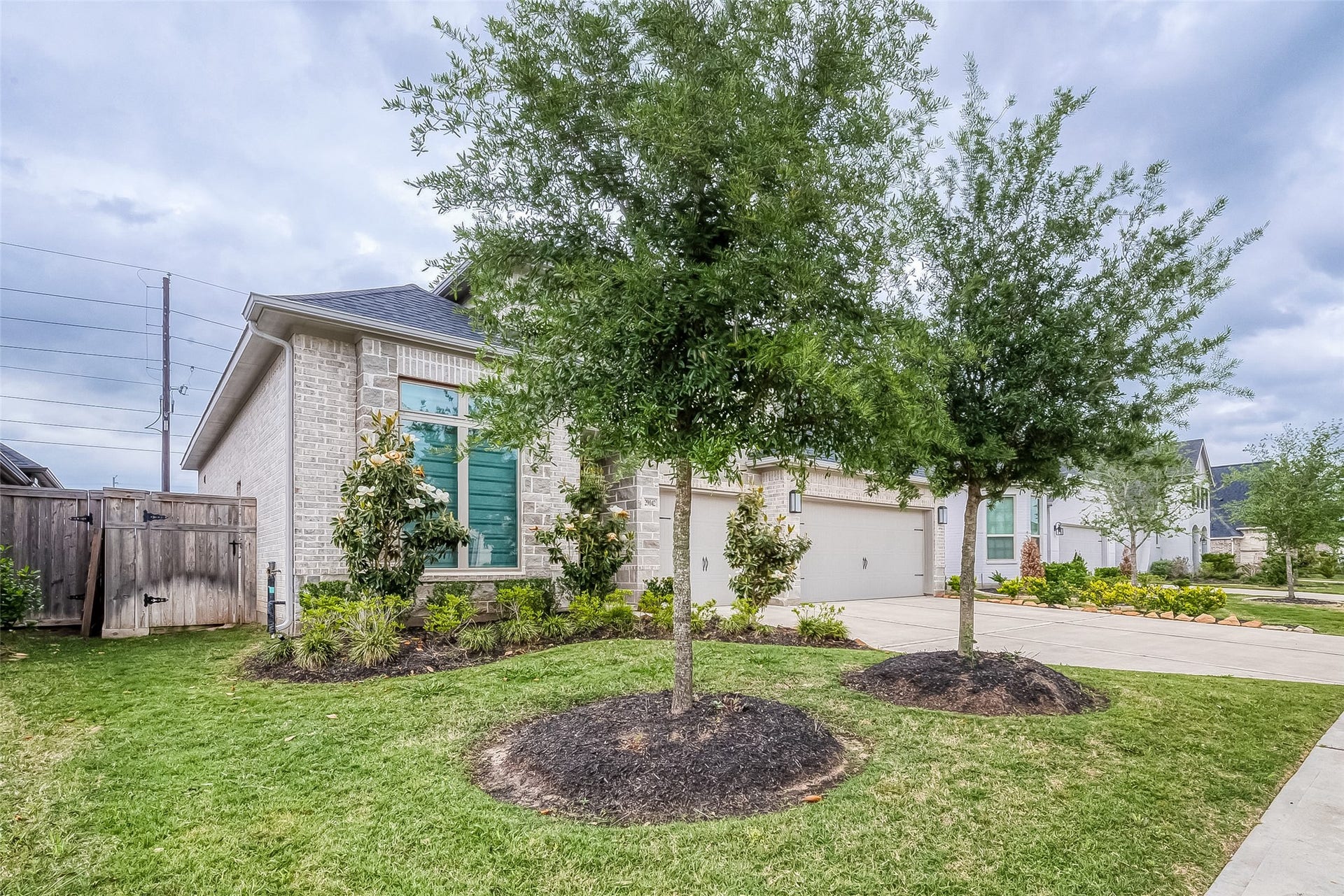 29042 Hauter Way, Fulshear, TX 77441 Landscaped yard with mature greenery