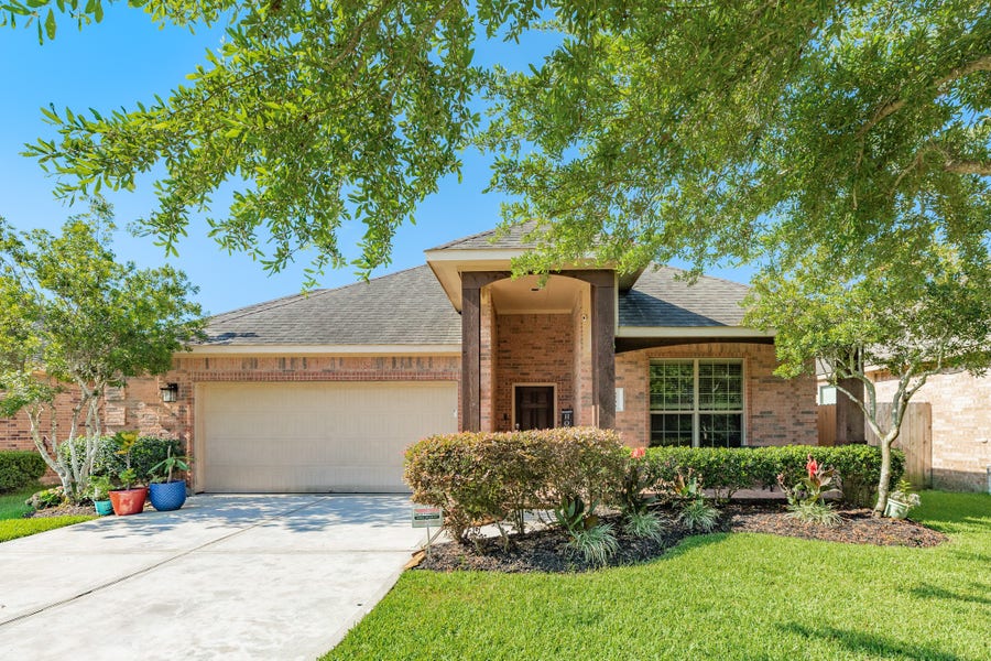 Property photo for 2506 Via Montesano, League City, TX