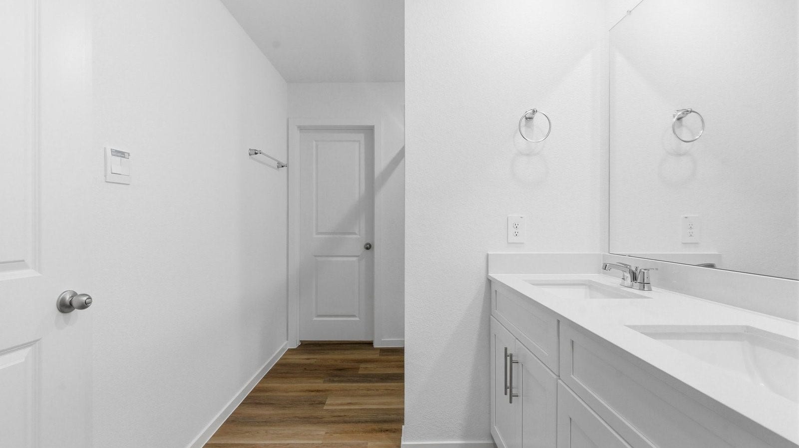 3510 Wild Mustang Street, League City, TX 77511 Modern primary bathroom with double vanities, quartz countertops, and a glass-enclosed shower with a walk-in closet.