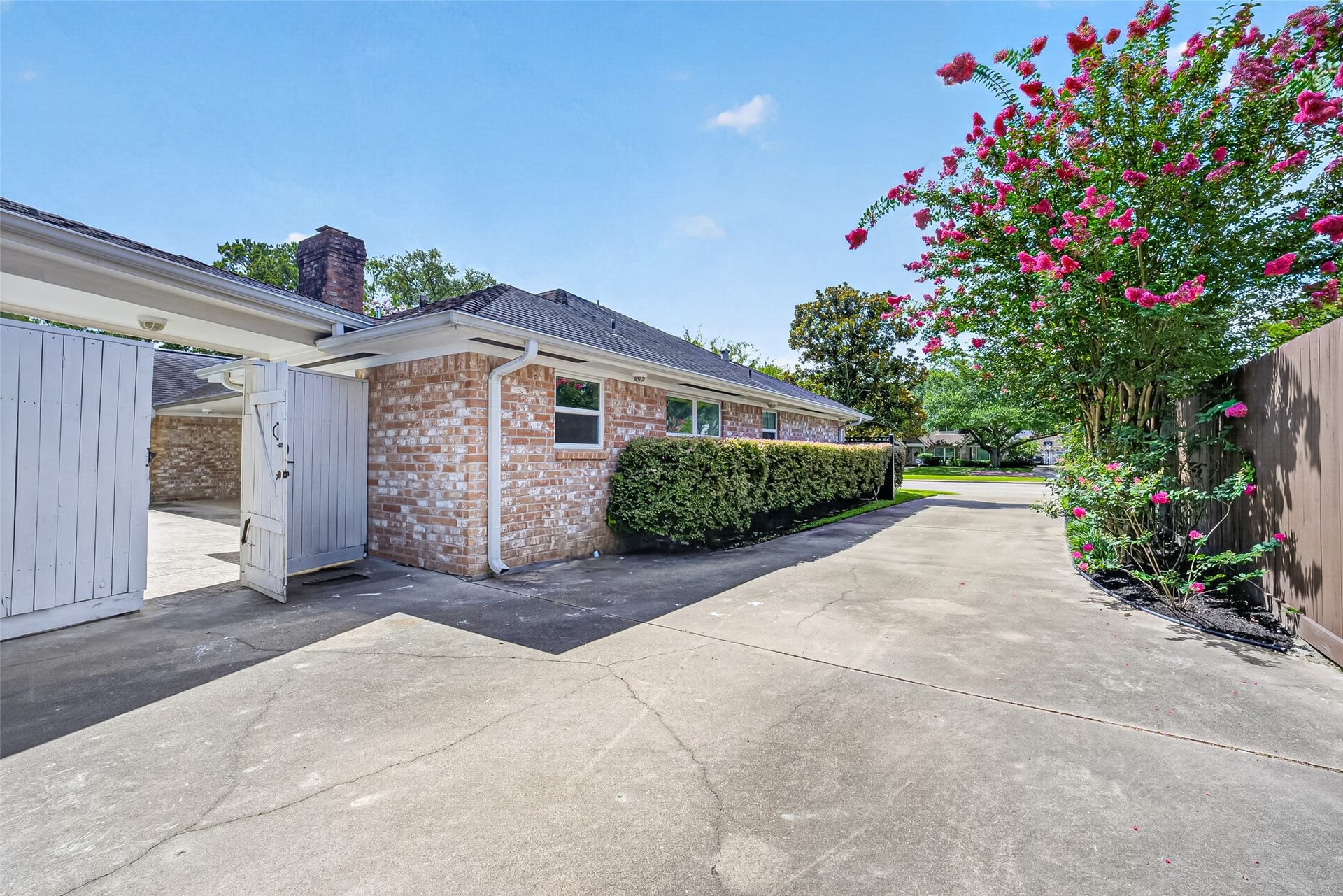 10118 Briar Forest Drive, Houston, TX 77042