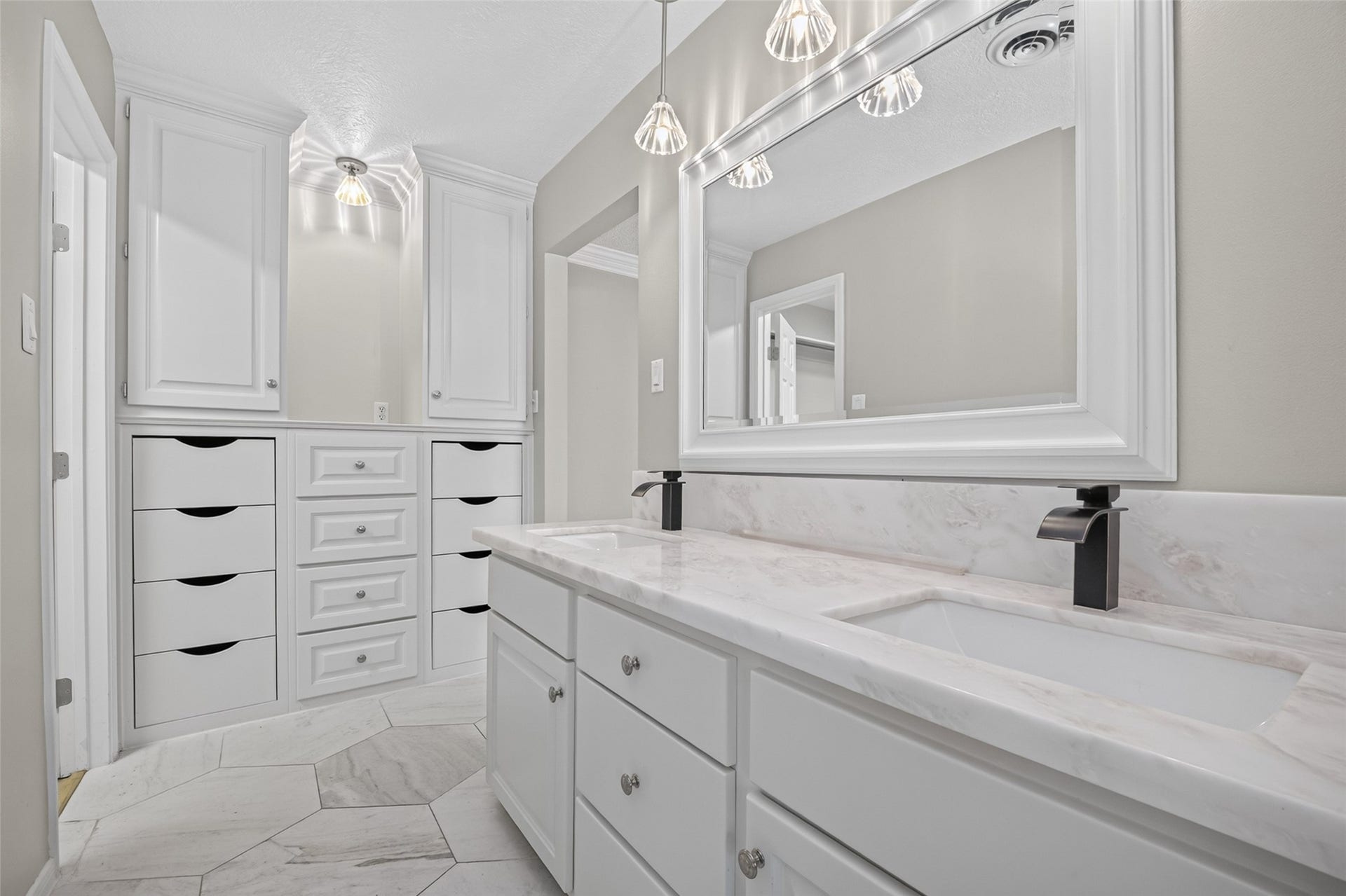 10118 Briar Forest Drive, Houston, TX 77042