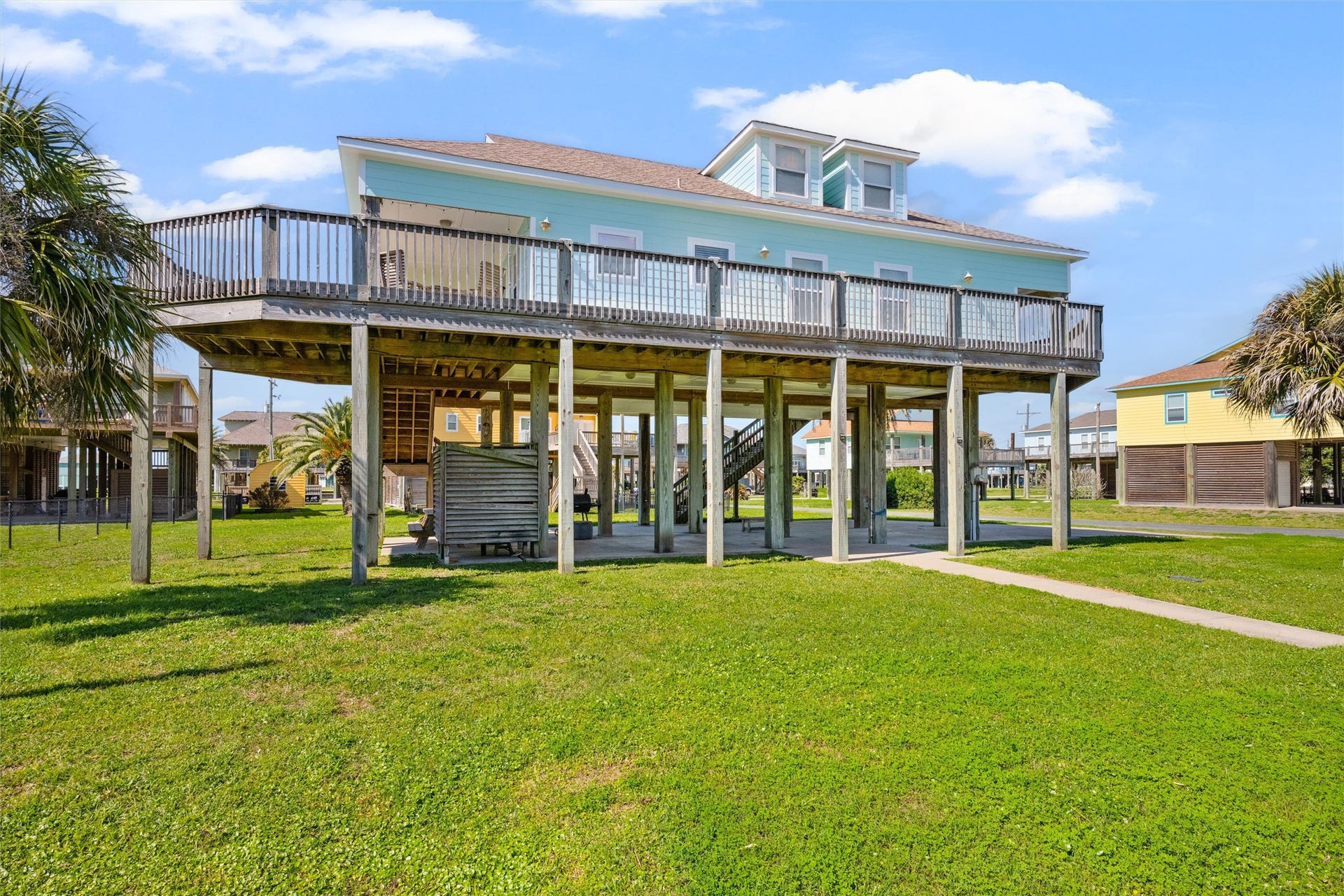 2011 Vista, Crystal Beach, TX 77650 2011 Vista, Crystal Beach, TX 77650