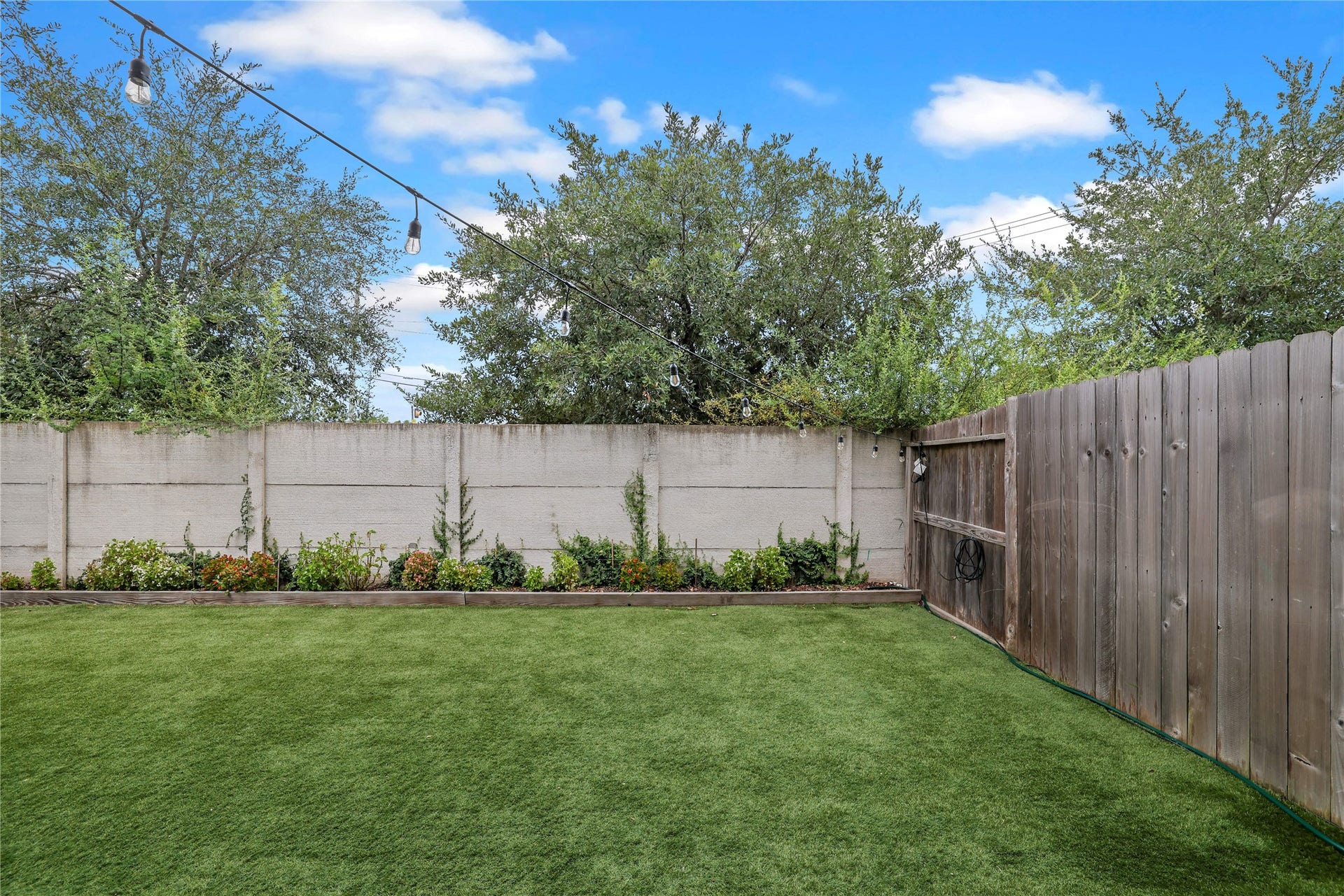 219 Club Crest Lane, Houston, TX 77009