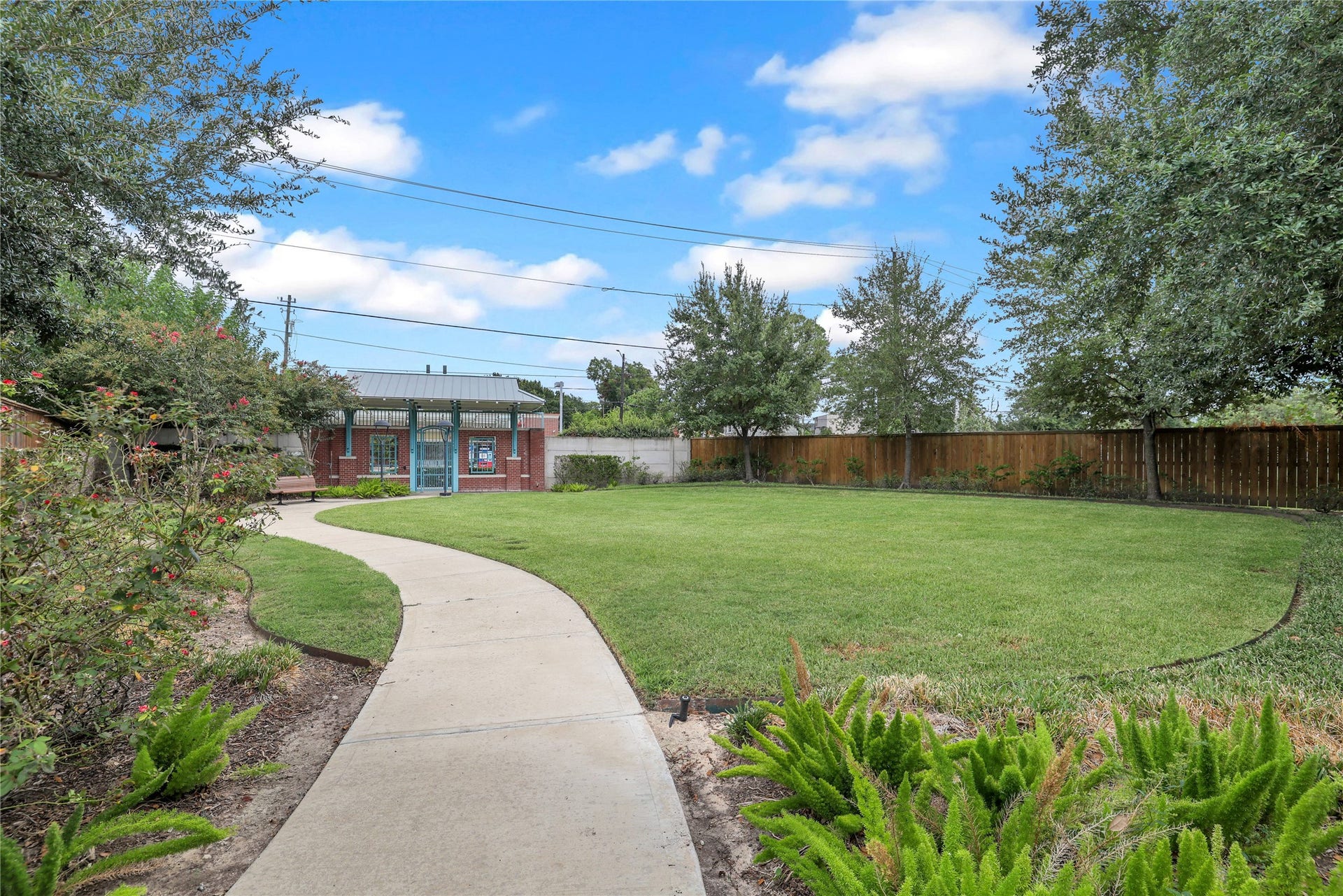 219 Club Crest Lane, Houston, TX 77009