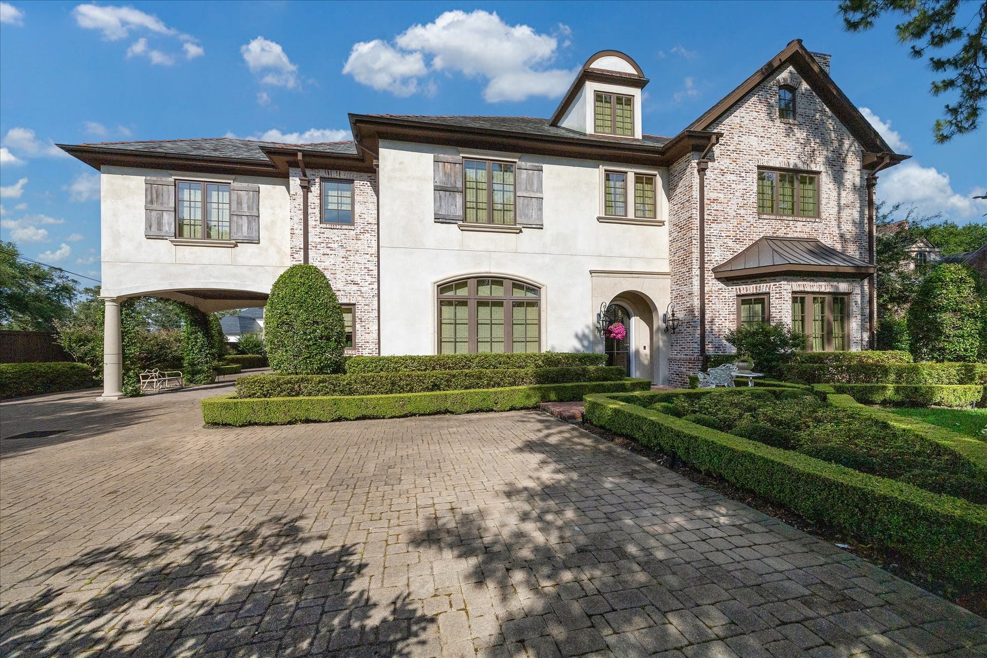 724 W Friar Tuck Lane, Houston, TX 77024 724 W Friar Tuck Lane, Houston, TX 77024