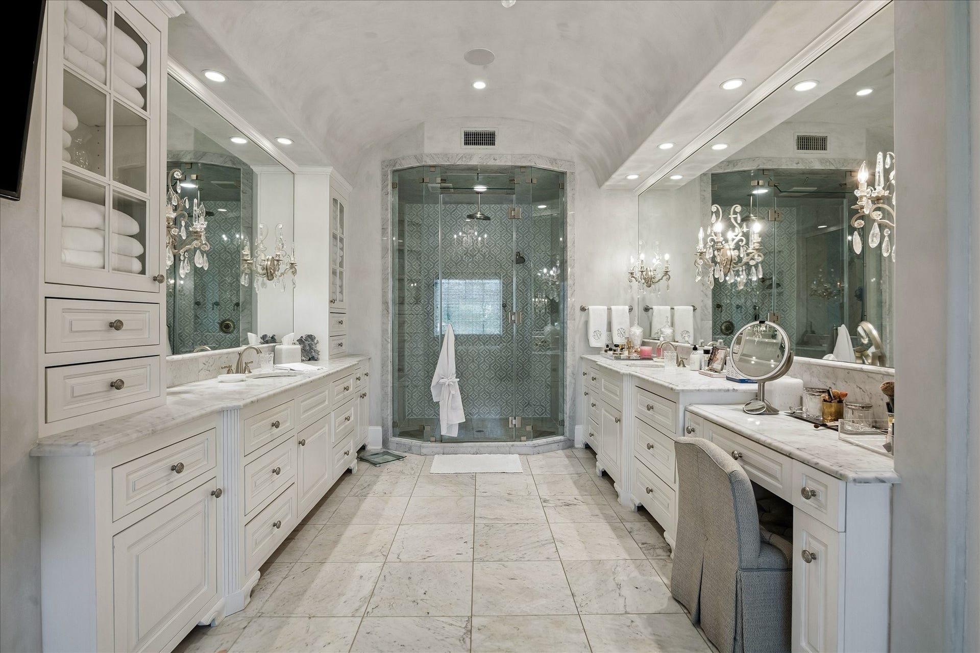 724 W Friar Tuck Lane, Houston, TX 77024 724 W Friar Tuck Lane, Houston, TX 77024