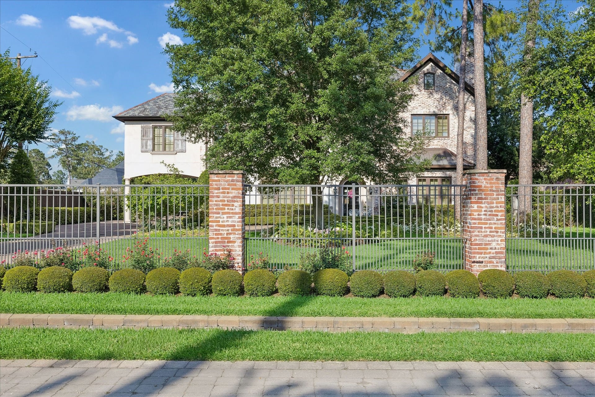 724 W Friar Tuck Lane, Houston, TX 77024 724 W Friar Tuck Lane, Houston, TX 77024