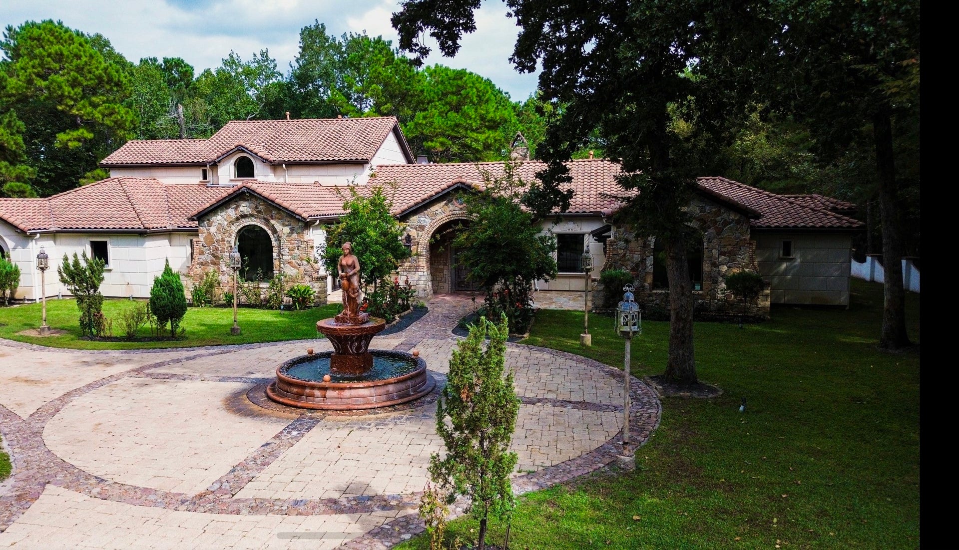 2426 Blue Lake Drive, Magnolia, TX 77354