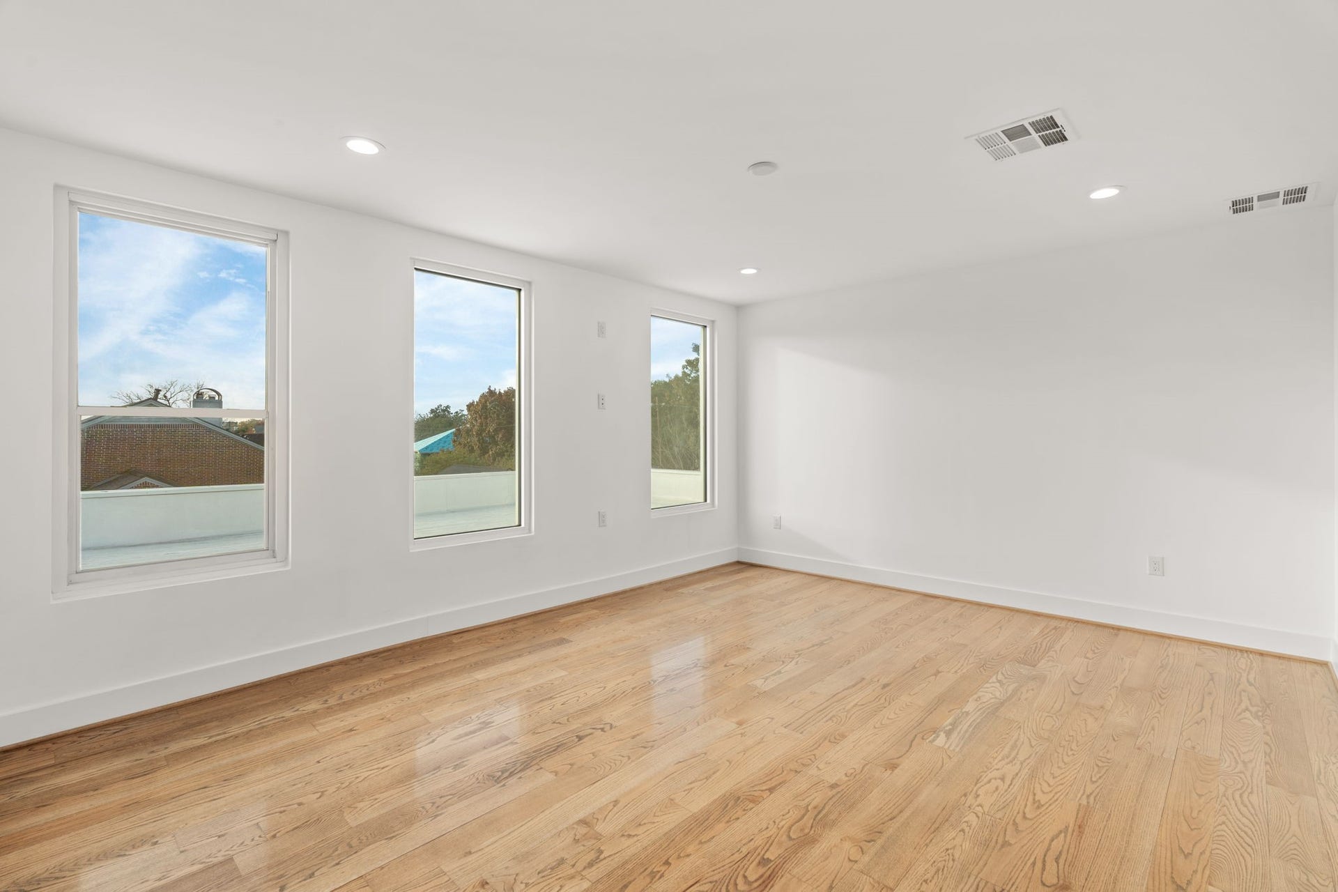 2120 Southgate Boulevard, Houston, TX 77030 Each Bedroom with gorgeous views and tons of natural lighting!