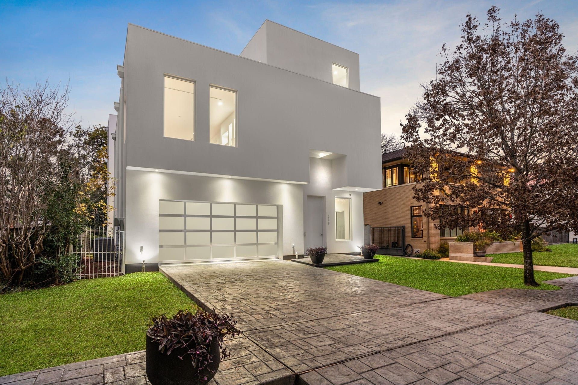 2120 Southgate Boulevard, Houston, TX 77030 This one of a kind steel structure home embraces one truly stunning contemporary design!
