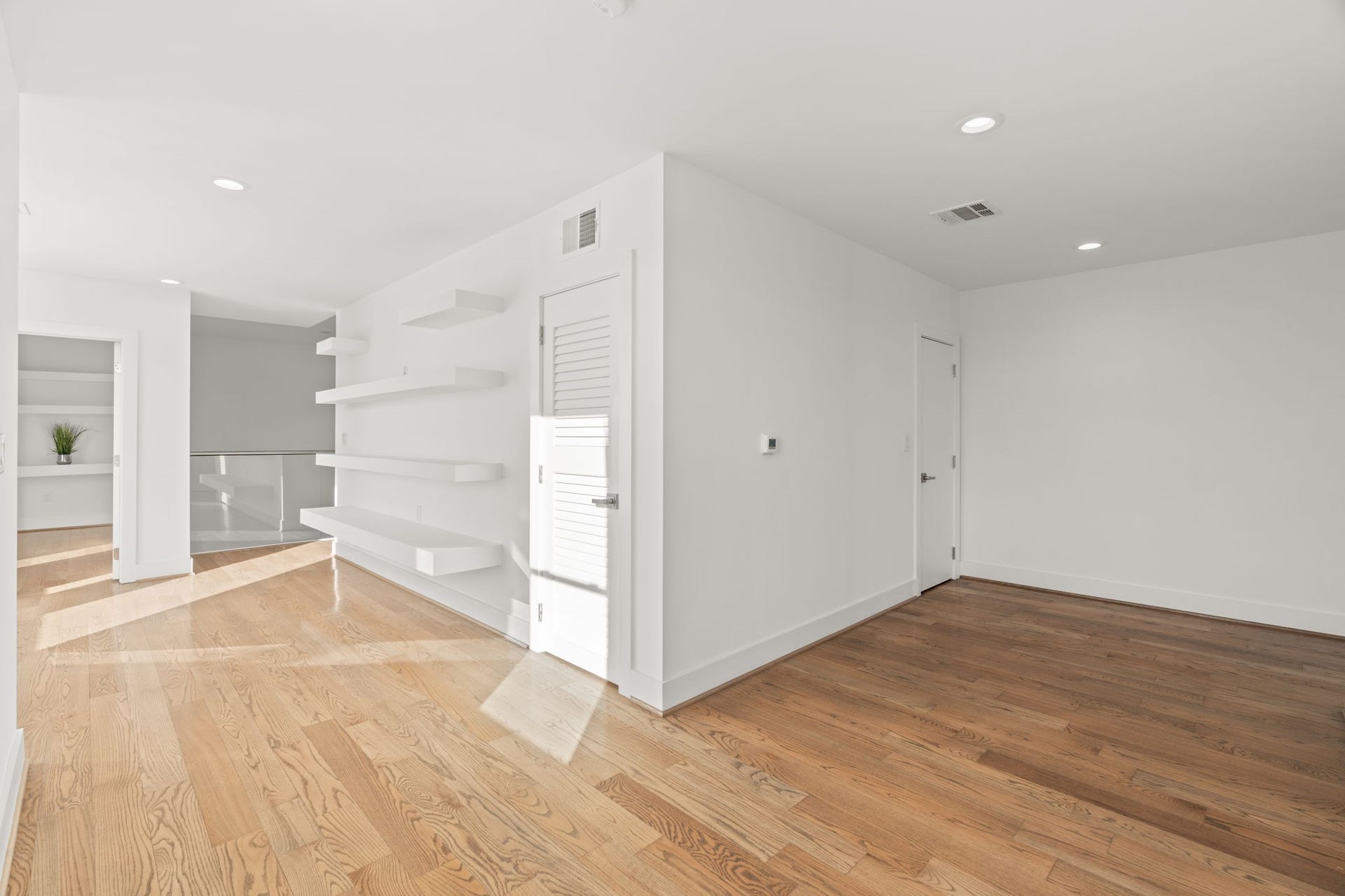 2120 Southgate Boulevard, Houston, TX 77030 3rd Floor sitting area with floating shelves!