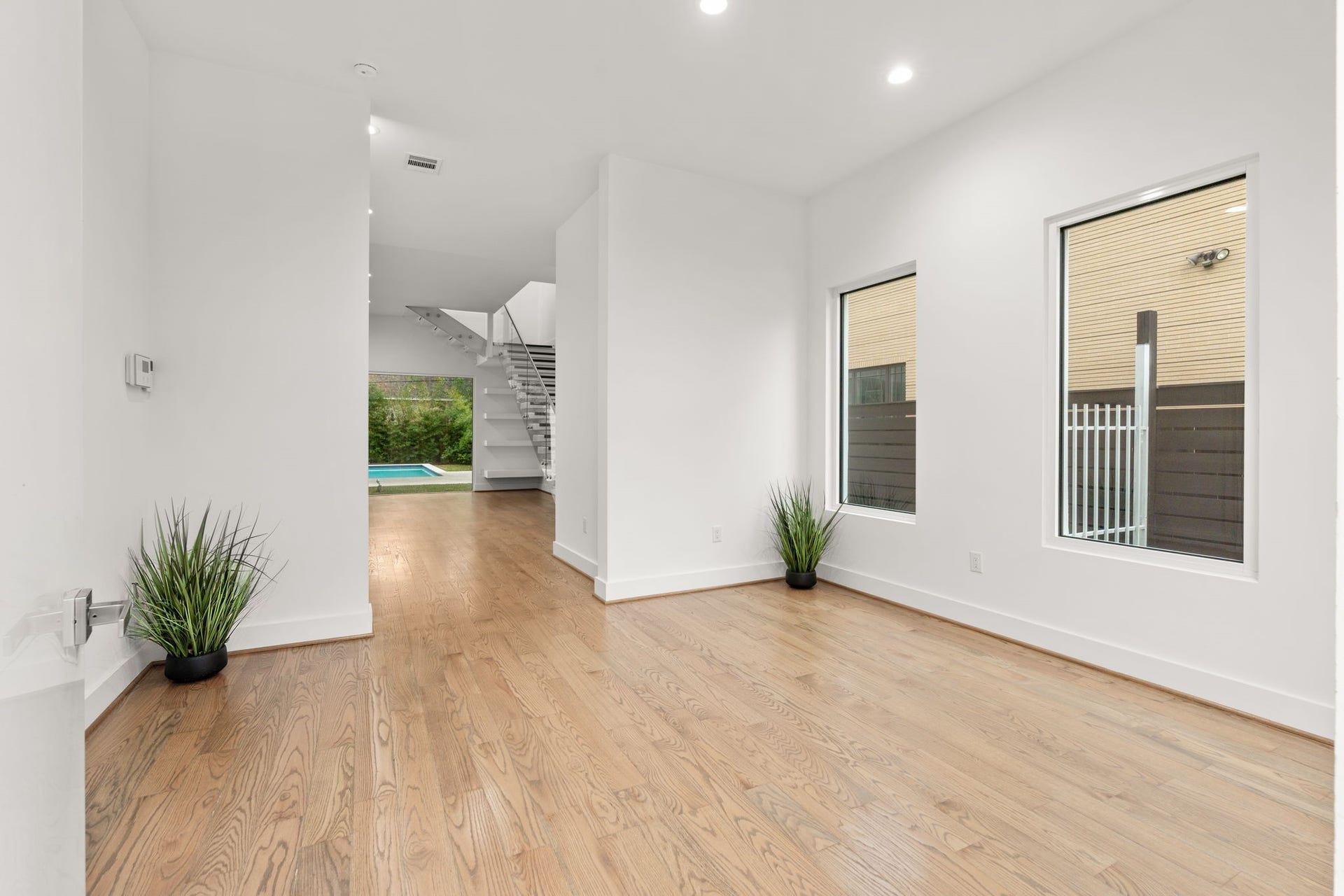2120 Southgate Boulevard, Houston, TX 77030 Starting with an inviting elegant Foyer filled with natural lighting.