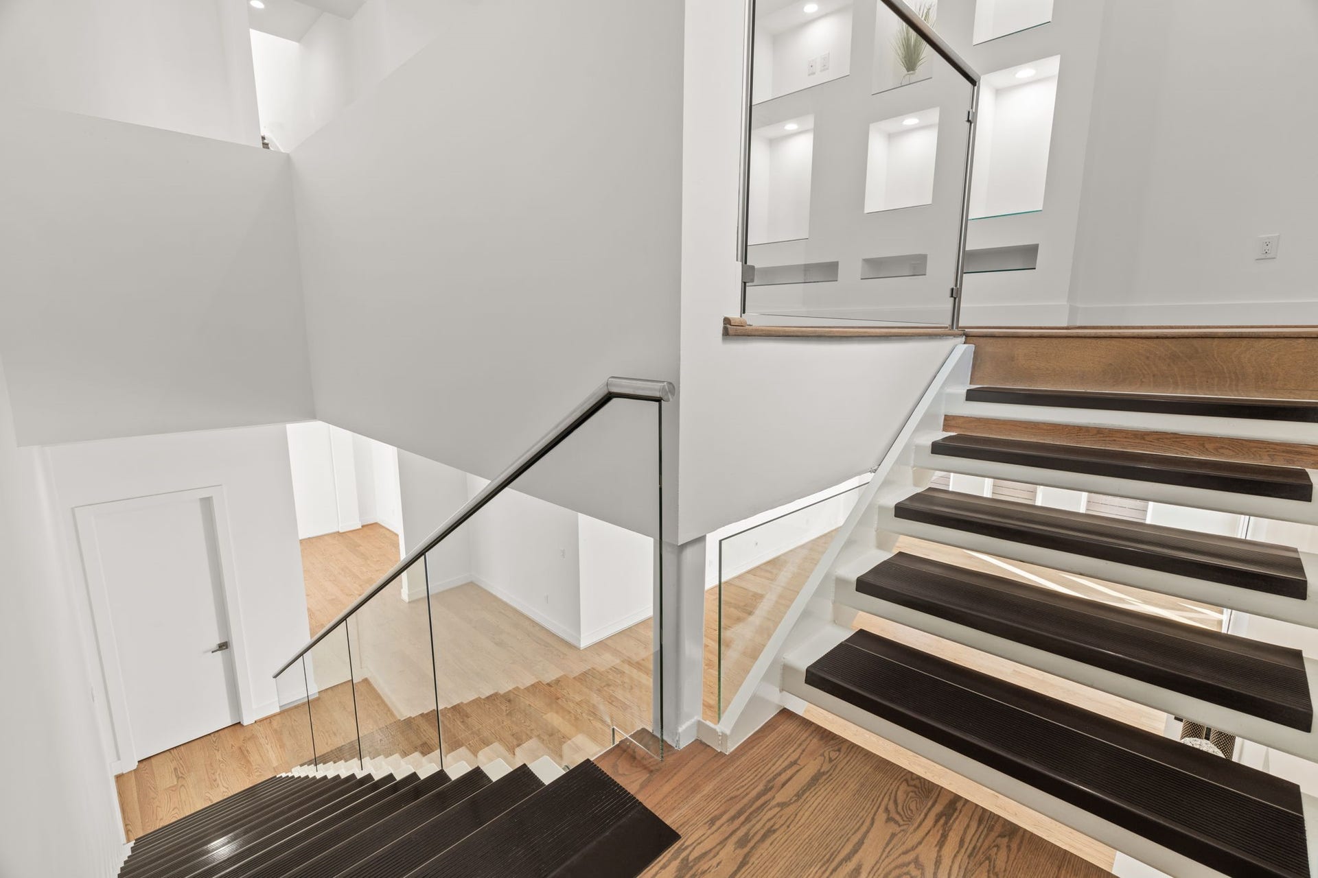 2120 Southgate Boulevard, Houston, TX 77030 Breathing views from every angle!