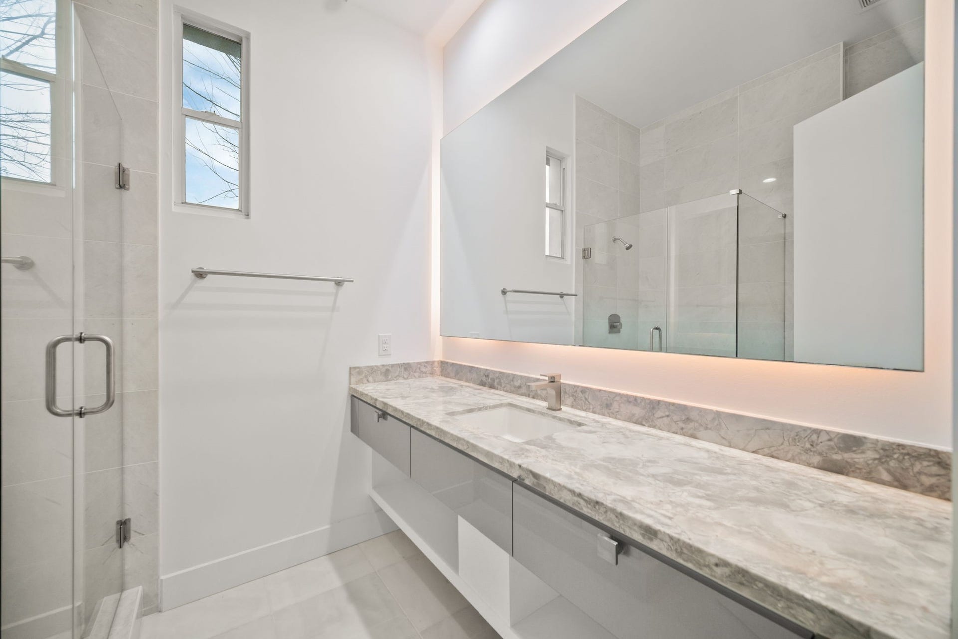2120 Southgate Boulevard, Houston, TX 77030 Each bedroom with en-suite marble bathrooms!