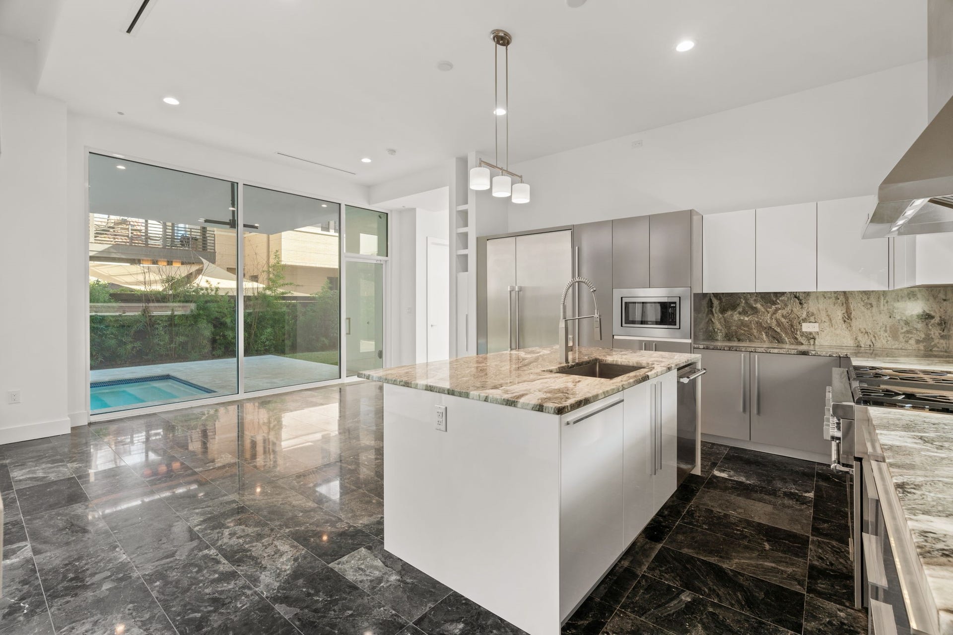 2120 Southgate Boulevard, Houston, TX 77030 Thermadore Kitchen with granite breakfast Island