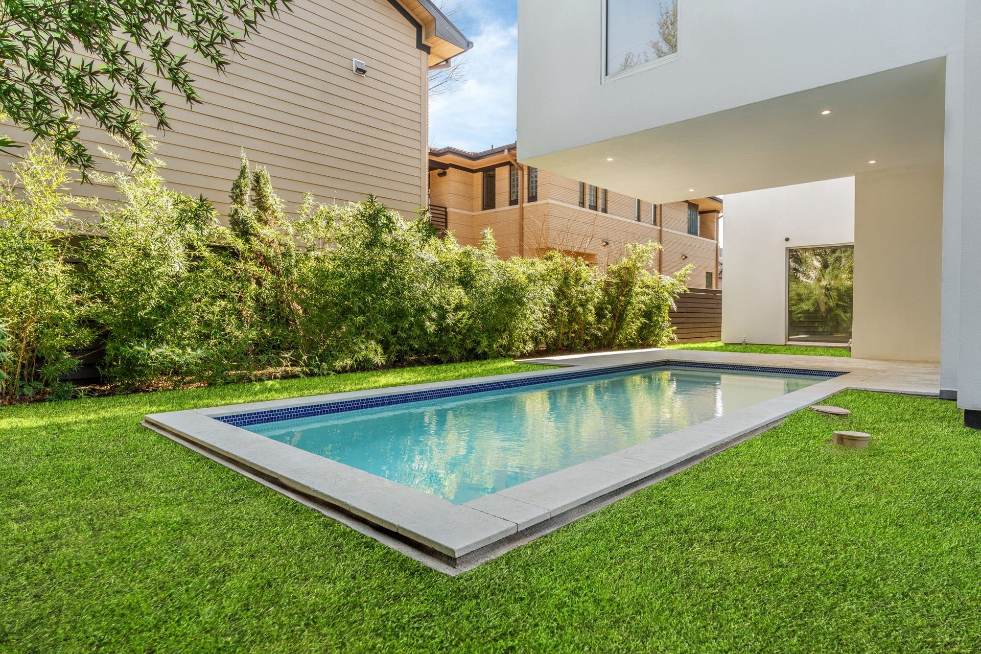 2120 Southgate Boulevard, Houston, TX 77030 Mesmerizing view of the modern designed patio!