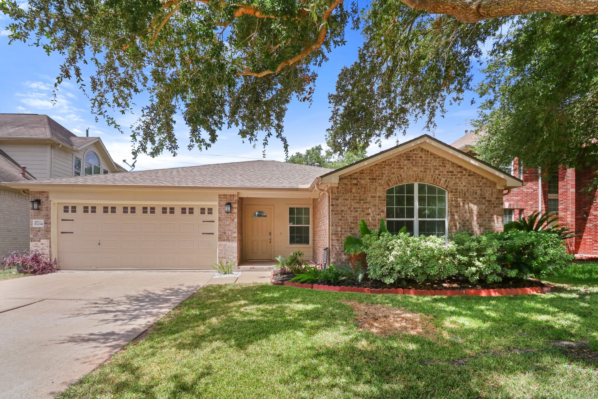 17234 Trace Glen Lane, Houston, TX 77083 17234 Trace Glen Lane, Houston, TX 77083
