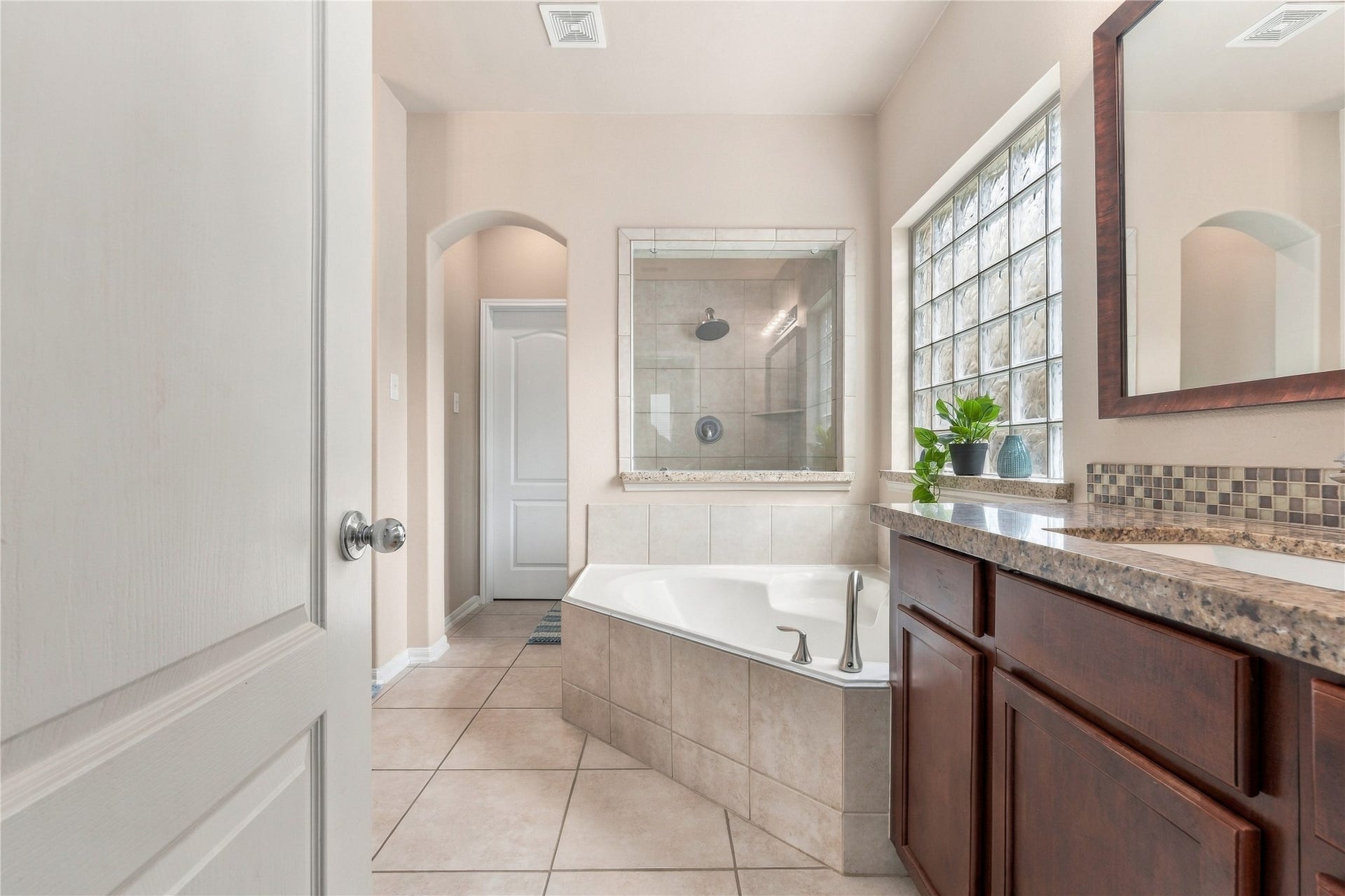 20815 S Blue Hyacinth Drive, Cypress, TX 77433 Step into the primary bath where dual vanities give everyone their own space and generous cabinetry keeps everyday necessities organized.