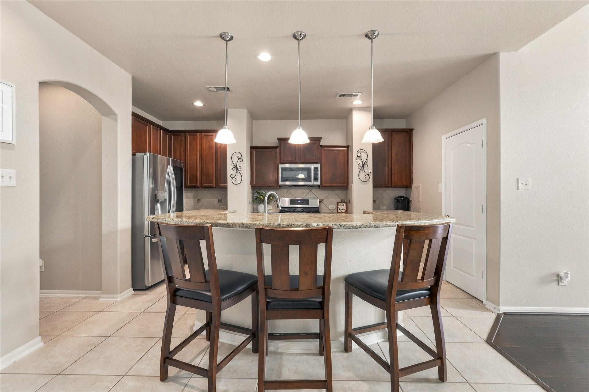 20815 S Blue Hyacinth Drive, Cypress, TX 77433 Pull up a seat! The oversized island adds generous prep space along with casual seating for breakfast, homework, or catching up at the end of the day.