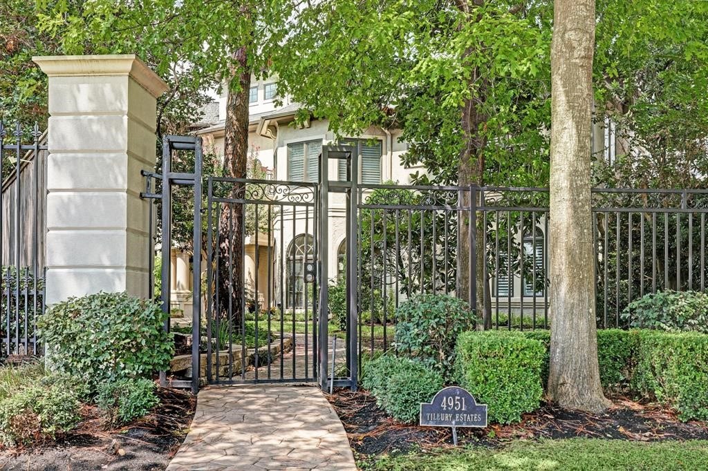 4951 Tilbury Estates Drive, Houston, TX 77056