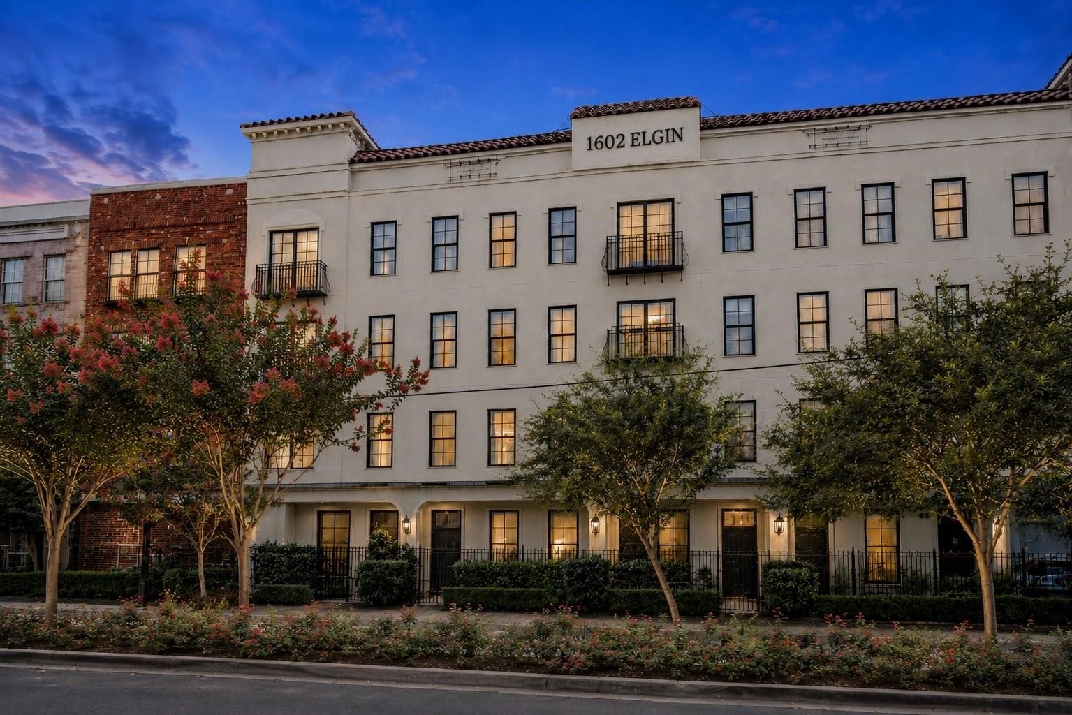 Fully furnished condo with all appliances in Park Lofts!