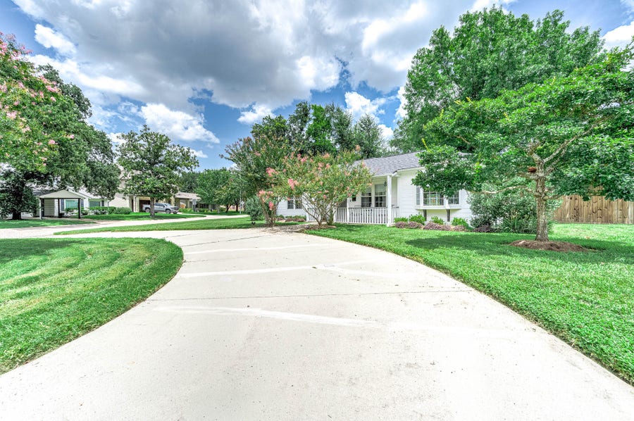 Property photo for 1601 Saxon Drive, Houston, TX