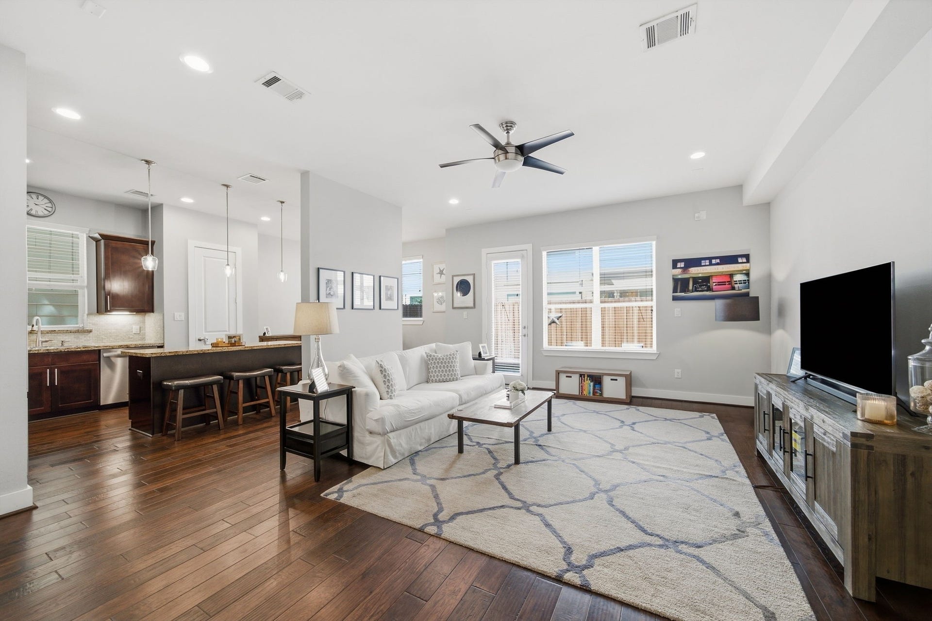 8816 Hollister Square Court, Houston, TX 77080 8816 Hollister Square Court, Houston, TX 77080