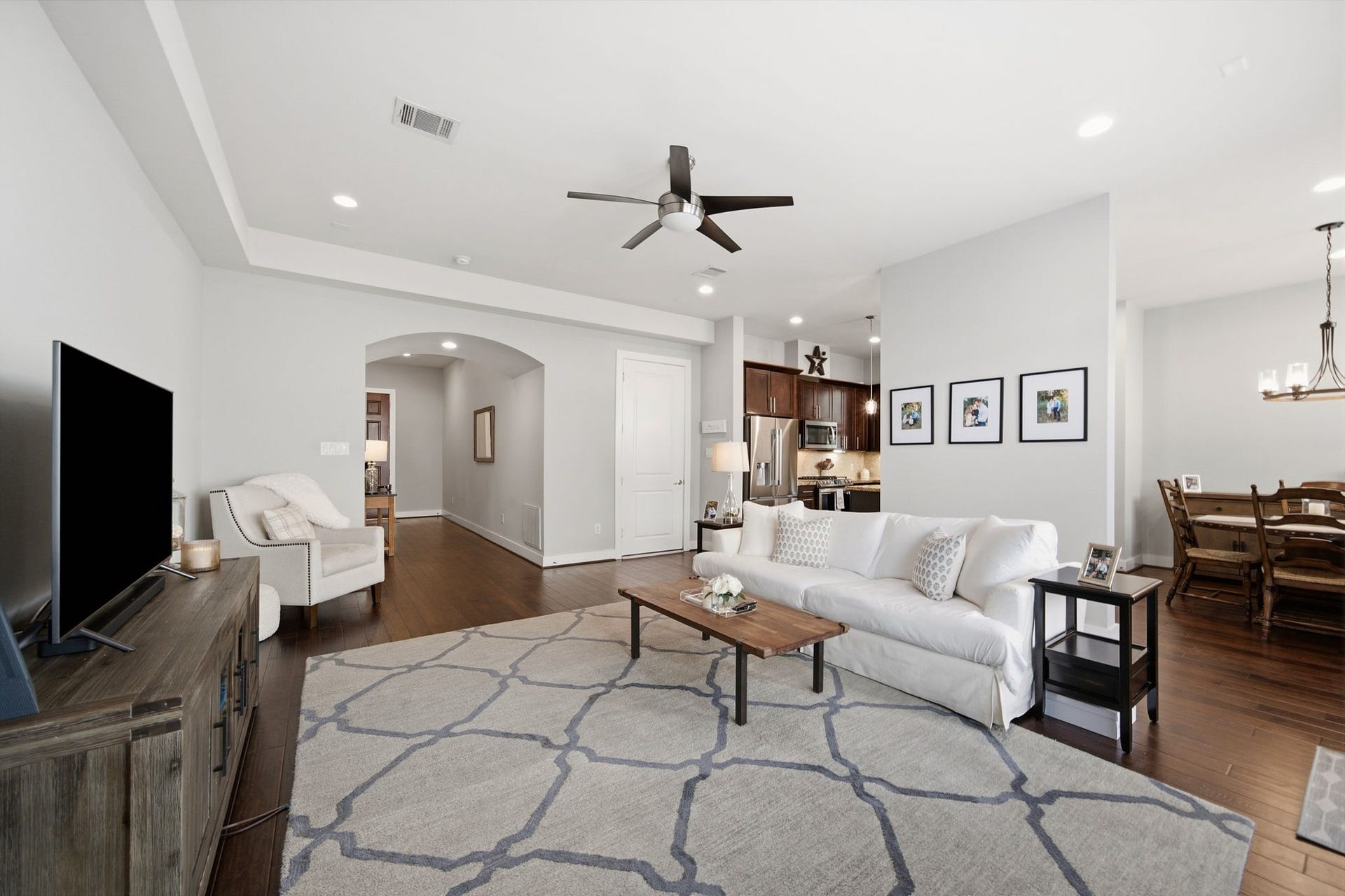 8816 Hollister Square Court, Houston, TX 77080 8816 Hollister Square Court, Houston, TX 77080