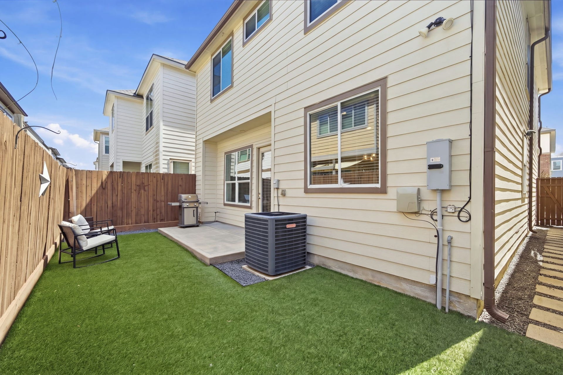 8816 Hollister Square Court, Houston, TX 77080 8816 Hollister Square Court, Houston, TX 77080