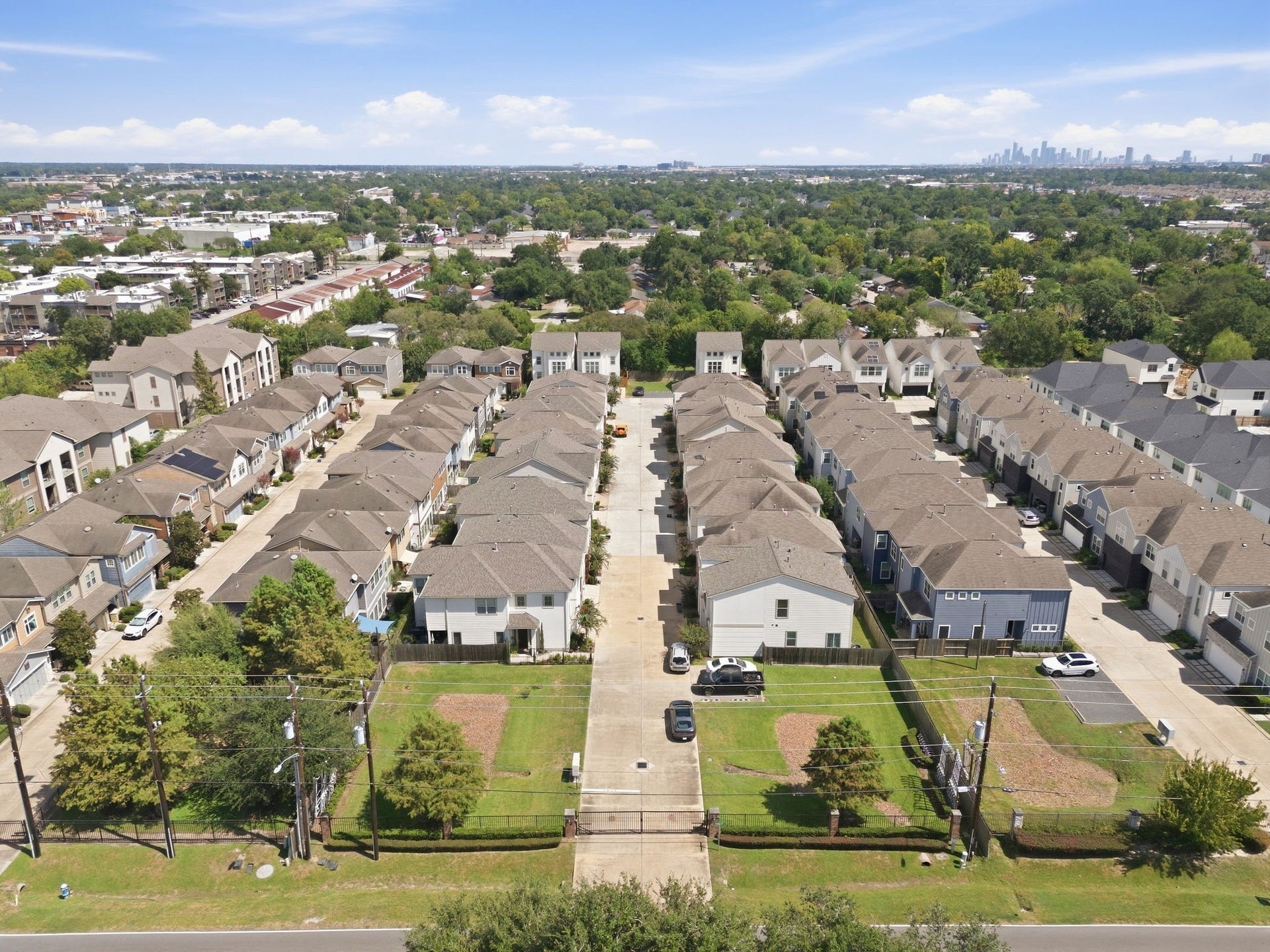 8816 Hollister Square Court, Houston, TX 77080 8816 Hollister Square Court, Houston, TX 77080
