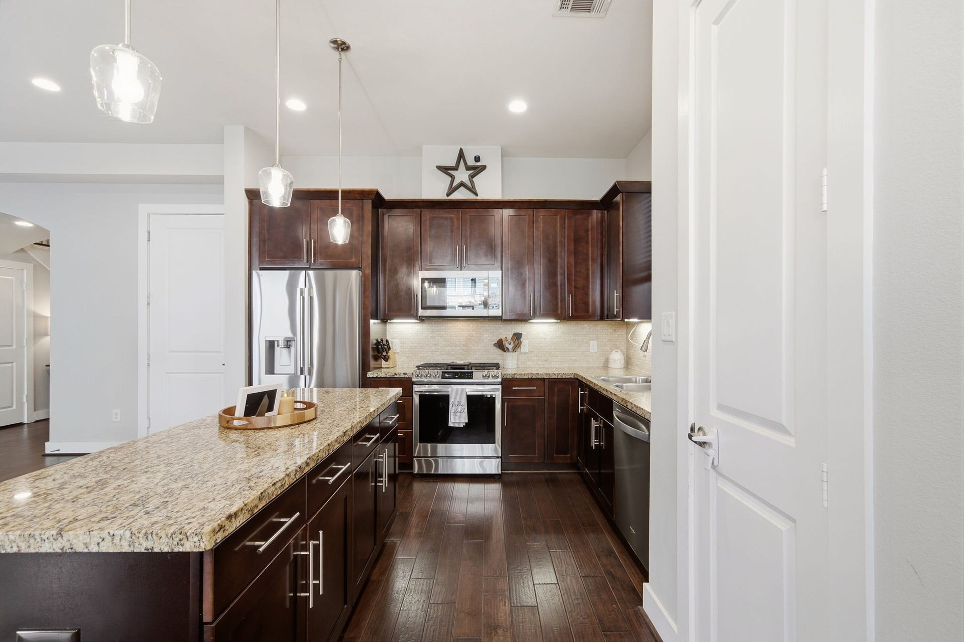 8816 Hollister Square Court, Houston, TX 77080 8816 Hollister Square Court, Houston, TX 77080