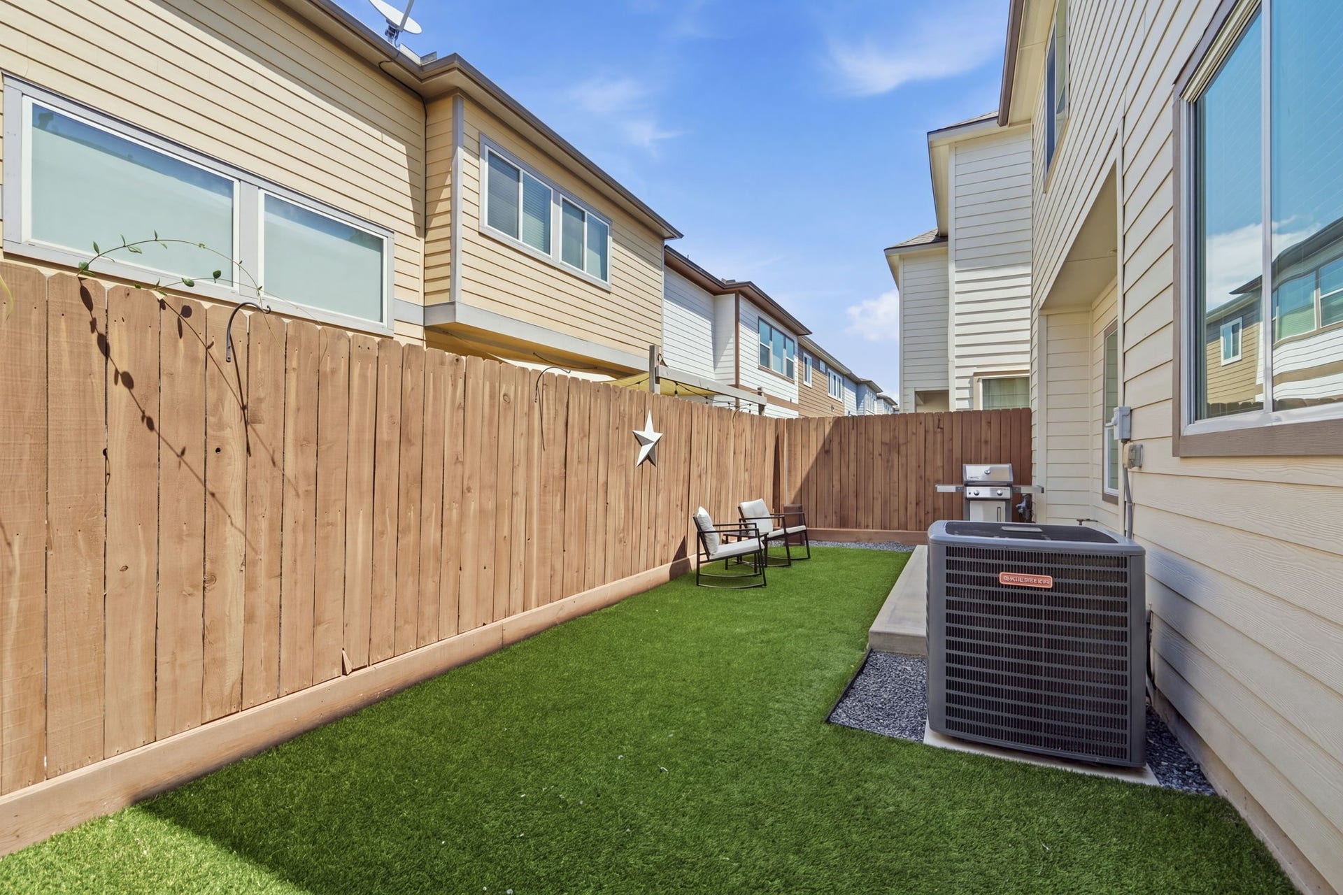 8816 Hollister Square Court, Houston, TX 77080 8816 Hollister Square Court, Houston, TX 77080