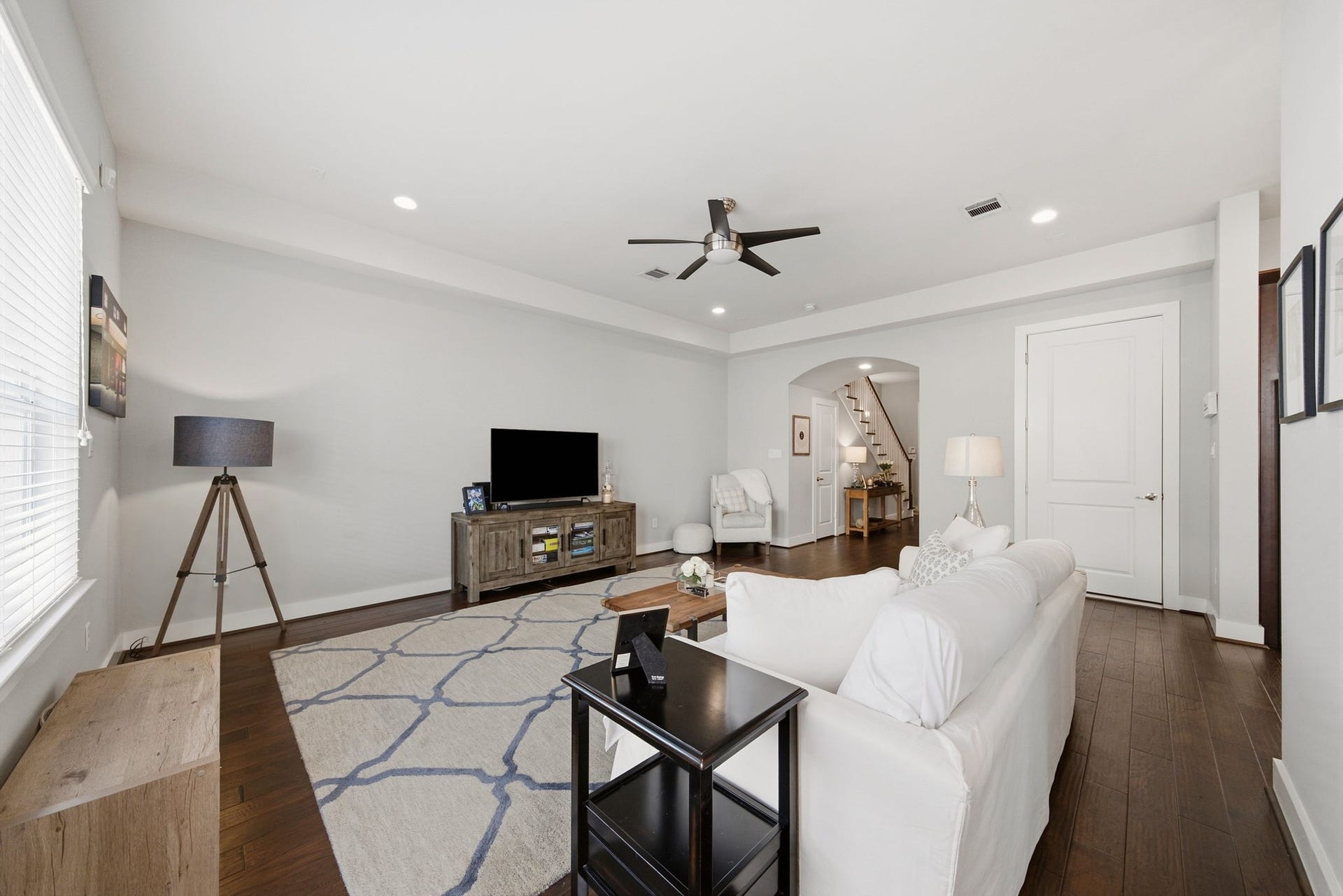 8816 Hollister Square Court, Houston, TX 77080 8816 Hollister Square Court, Houston, TX 77080