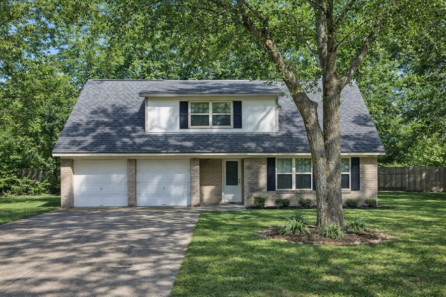 Property photo for 101 Gladiola Street, Lake Jackson, TX