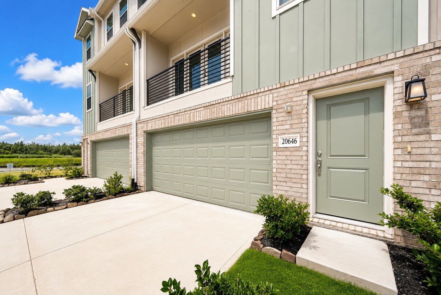 20646 Dynamic Court, Humble, TX 77338 A secondary bedroom and full bath on this level offer flexibility for guests, or home office, or multi-generational living. Upstairs(3rd story), you'll find a study nook/flex space, convenient laundry room, two secondary bedrooms, a full bath and a private owner's retreat complete with an ensuite bath. Residents enjoy elevated, flood-resistant construction, an outdoor amphitheater, two dog parks, and easy access to shopping, dining, Downtown Houston, Bush IAH, and major employment centers. Humble ISD.