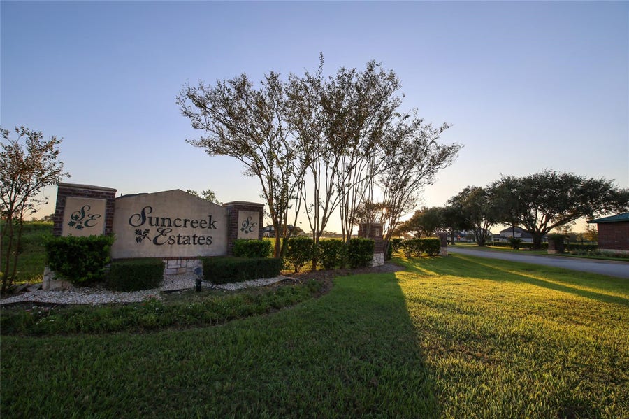 Property photo for 1002 Cross Timbers Drive, Rosharon, TX