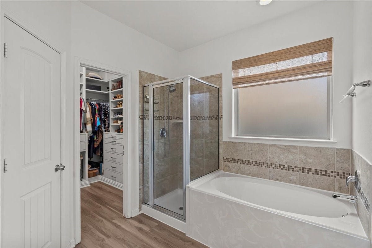 944 Francesca Court, League City, TX 77573 Primary bathroom