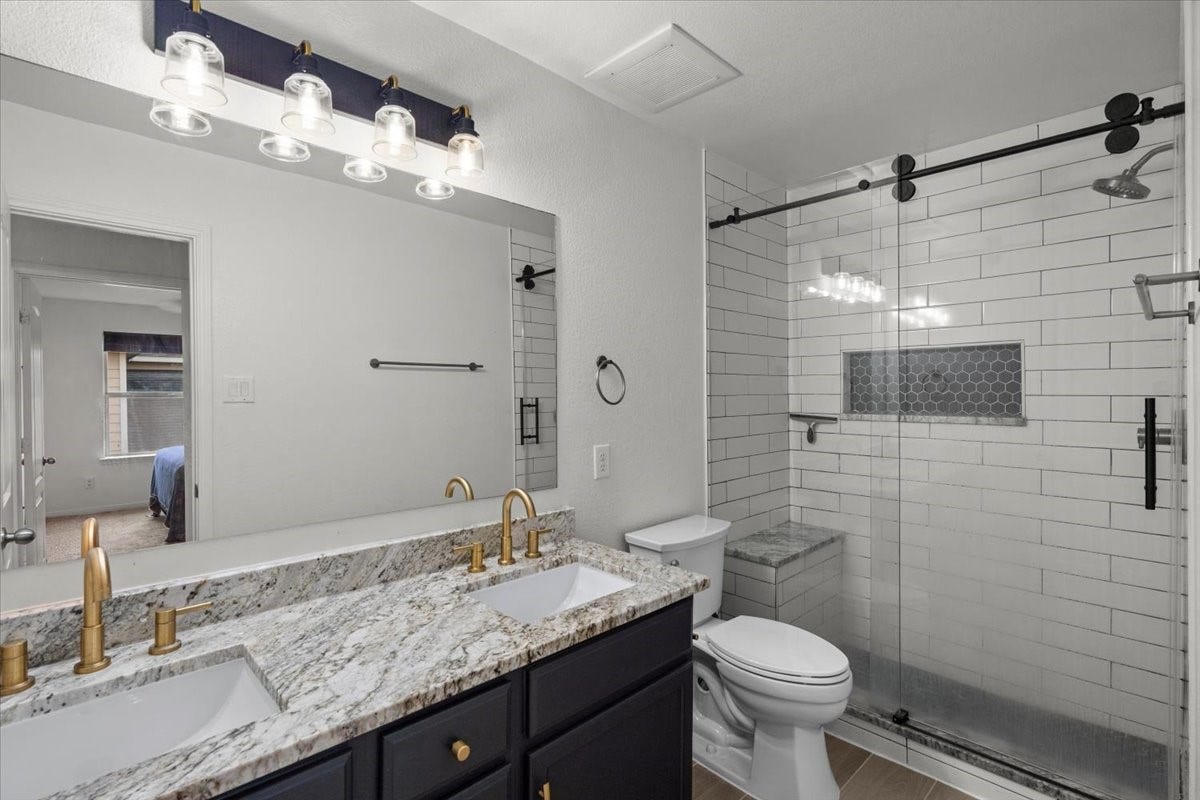 944 Francesca Court, League City, TX 77573 Secondary bathroom