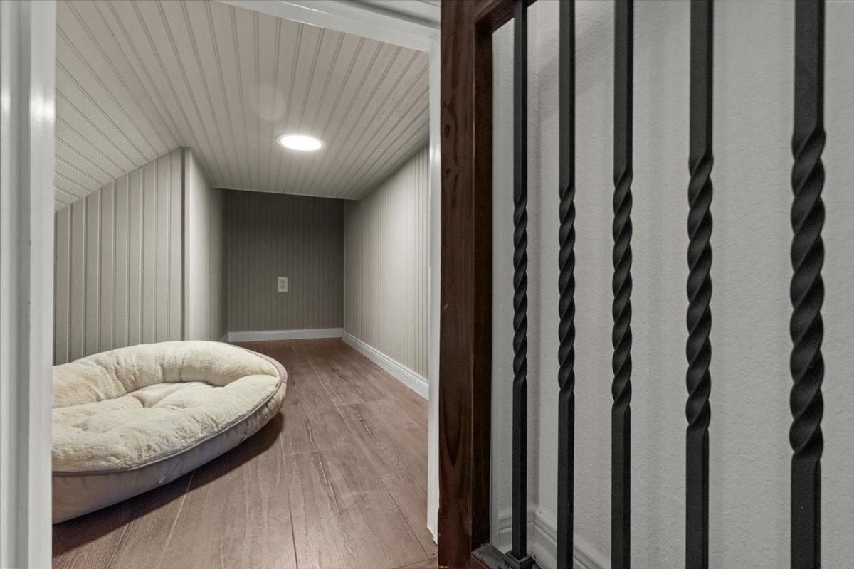 944 Francesca Court, League City, TX 77573 Dog house under stairs