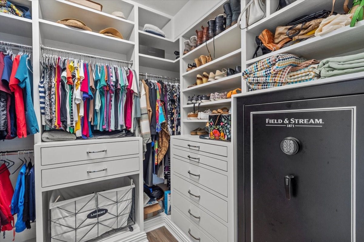 944 Francesca Court, League City, TX 77573 Primary closet