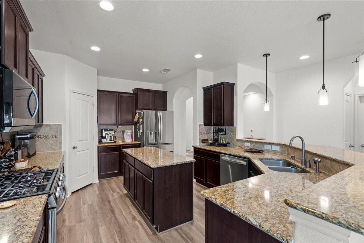944 Francesca Court, League City, TX 77573 944 Francesca Court, League City, TX 77573
