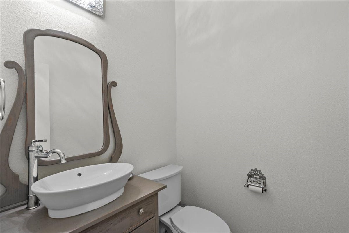 944 Francesca Court, League City, TX 77573 Half bath