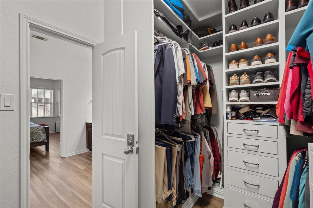 944 Francesca Court, League City, TX 77573 Primary closet