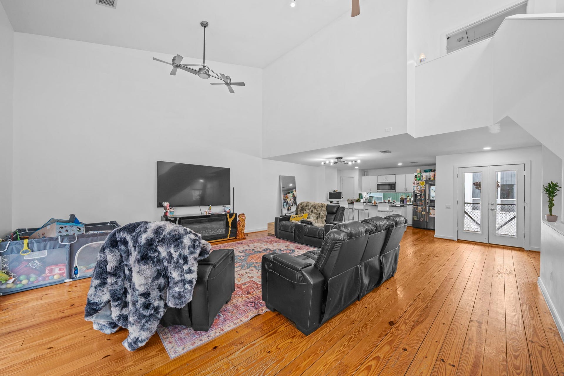 6128 Grand Boulevard, Houston, TX 77021 Living room